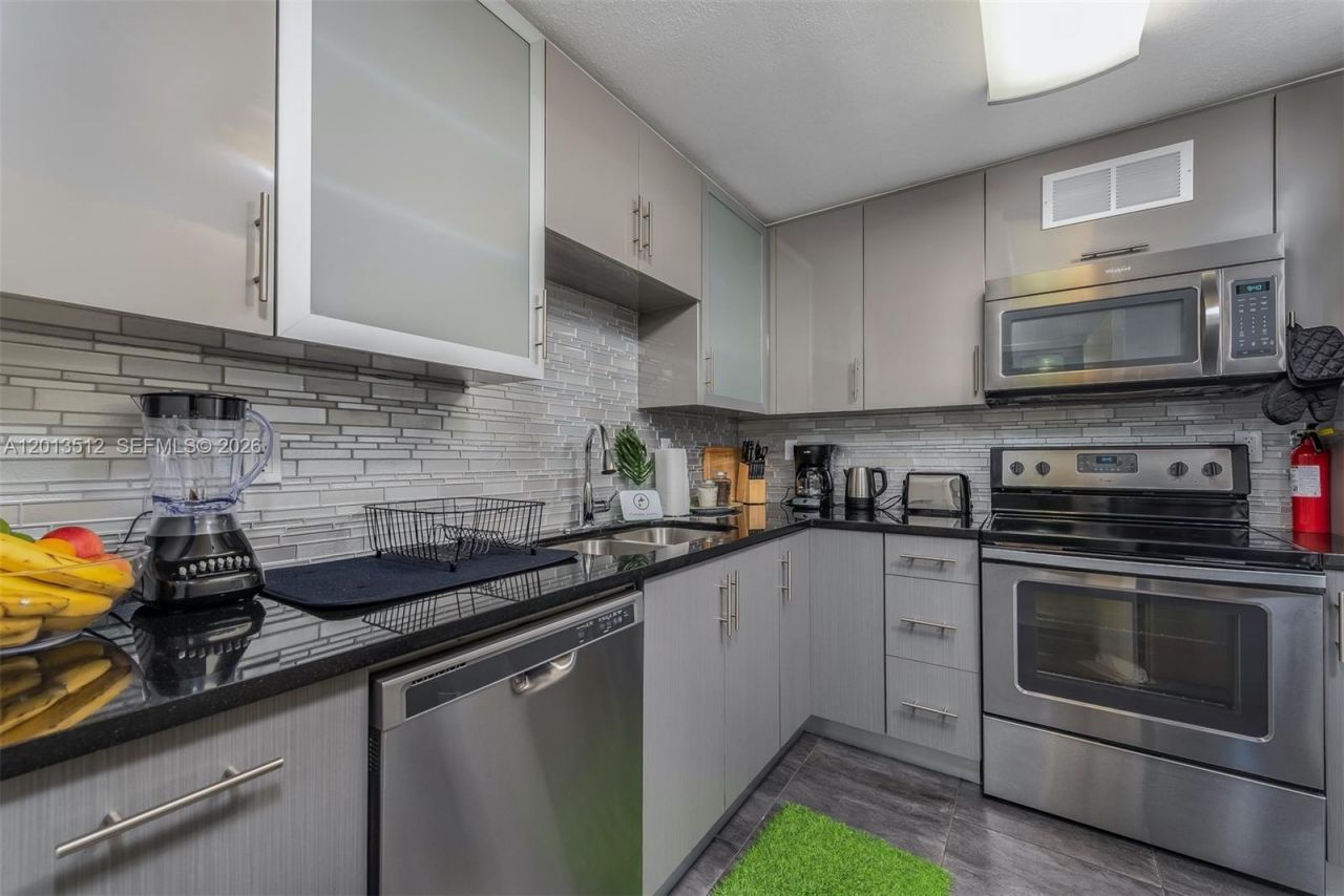 200 178th Dr, Unit 604, Sunny Isles Beach, FL 33160 Photo