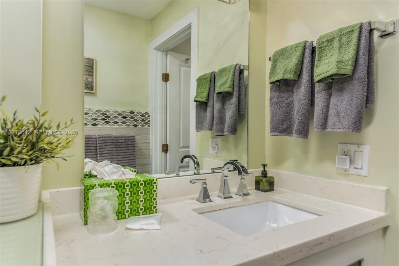 200 178th Dr, Unit 604, Sunny Isles Beach, FL 33160 Photo