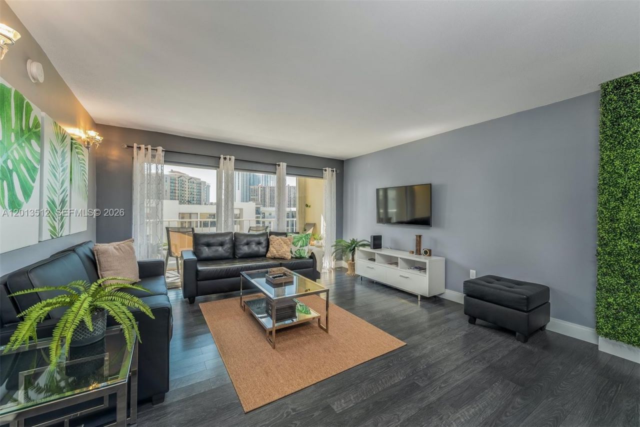 200 178th Dr, Unit 604, Sunny Isles Beach, FL 33160 Photo