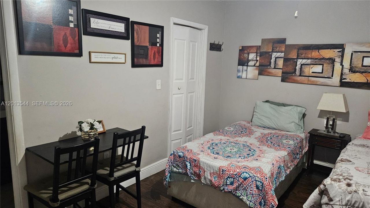 830 NE 159th St, Unit Studio, North Miami Beach, FL 33162 Photo
