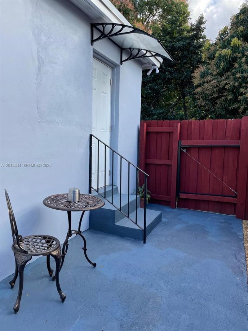 830 NE 159th St, Unit Studio, North Miami Beach, FL 33162 Photo