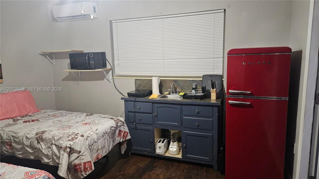 830 NE 159th St, Unit Studio, North Miami Beach, FL 33162 Photo