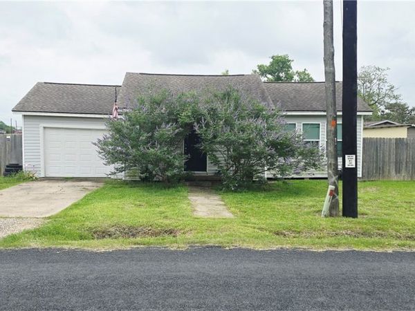 1801 Pleasant Green Drive, Victoria, TX 77905