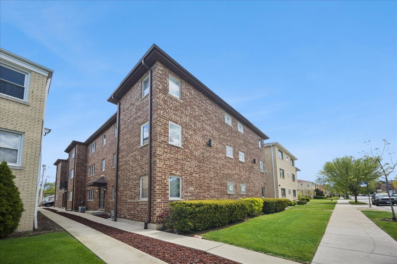 6625 N Northwest Highway, Unit 303, Chicago, IL 60631 Main Photo