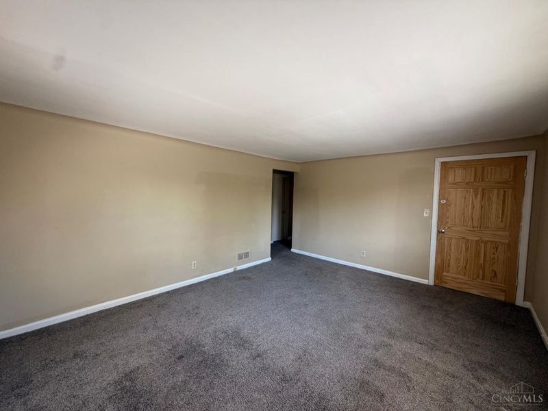 5843 Monfort Hills Avenue, Cincinnati, OH 45239 Photo 2
