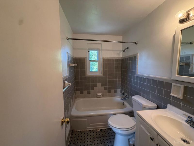 5843 Monfort Hills Avenue, Cincinnati, OH 45239 Photo 4