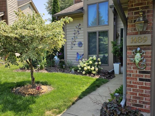 1489 Grand Isle Court, Hobart, IN 46342