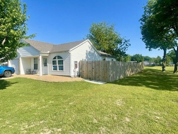 121 E Veterans Parkway , Rogers, AR 72756