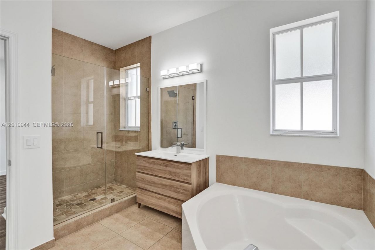 7441 NW 114th Ct, Unit 11412, Doral, FL 33178 Photo