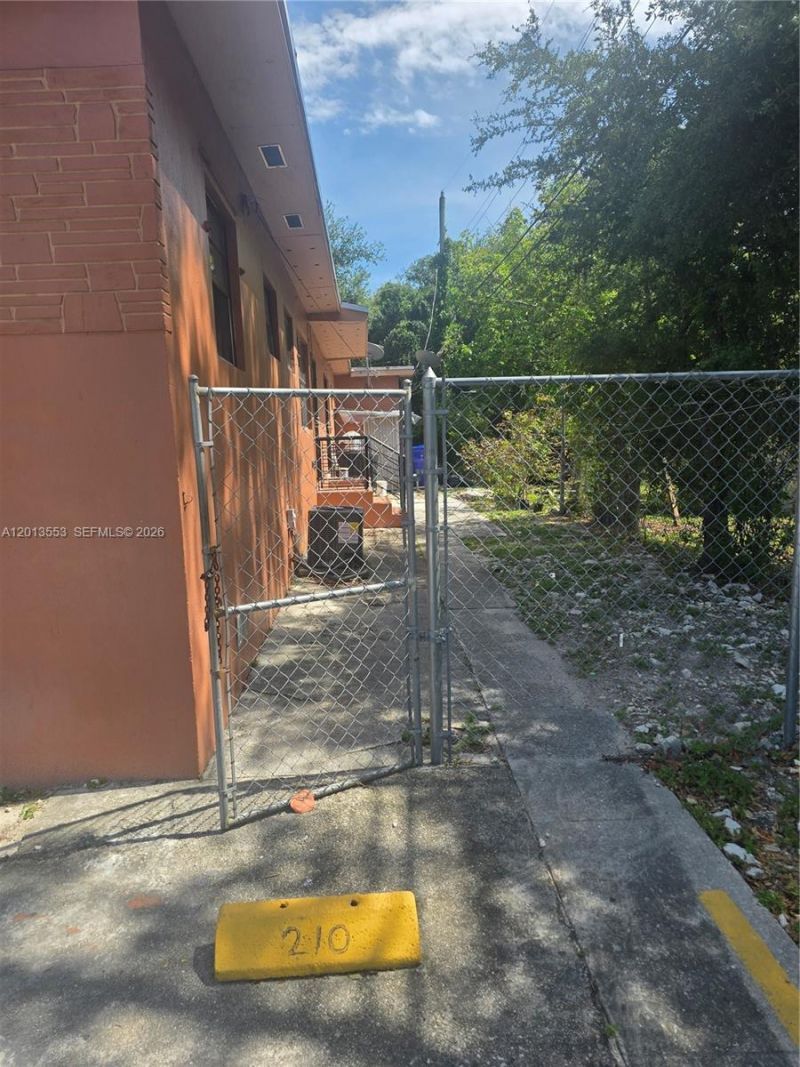 210 NW 69th St , Unit 212, Miami, FL 33150 Photo