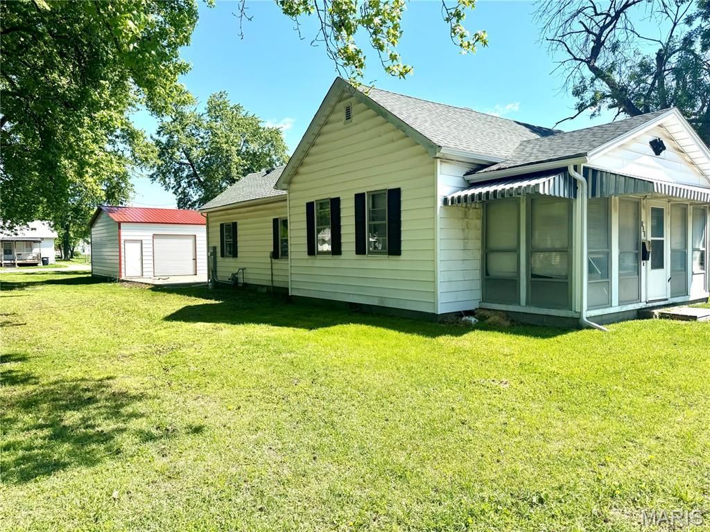 123 W South Street, Litchfield, IL 62056 Main Photo