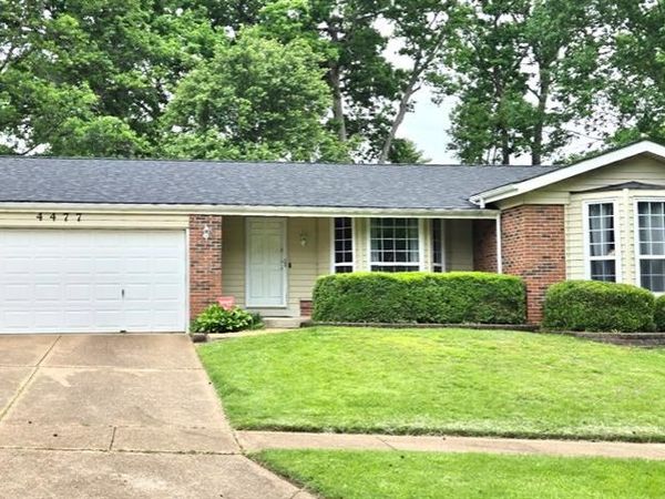 4477 Roadside Lane , St Louis, MO 63128