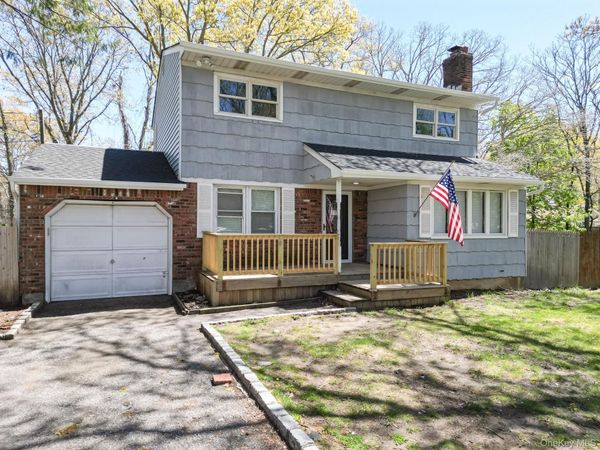 981 Connetquot Avenue , Central Islip, NY 11722