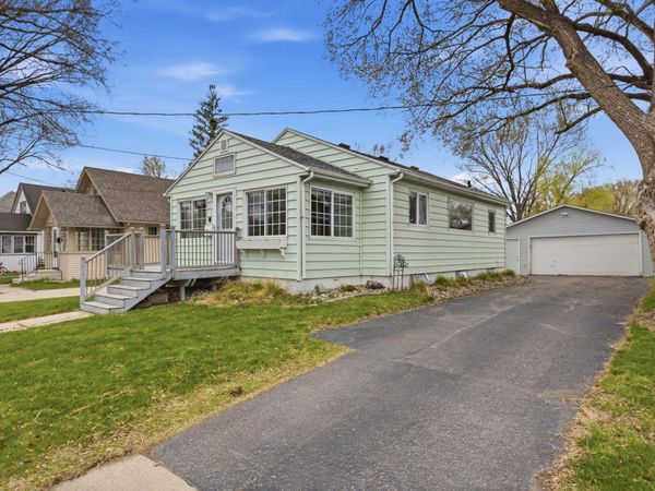 1621 8th Avenue S, Fargo, ND 58103
