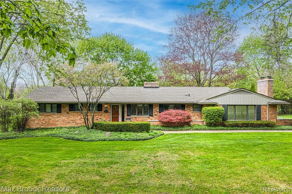 925 Westview Road, Bloomfield Hills, MI 48304 Main Photo