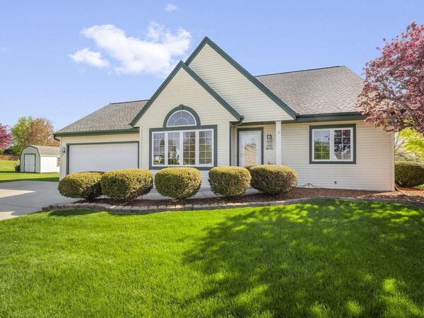 W143N9776 Ridgewood LANE, Germantown, WI 53022