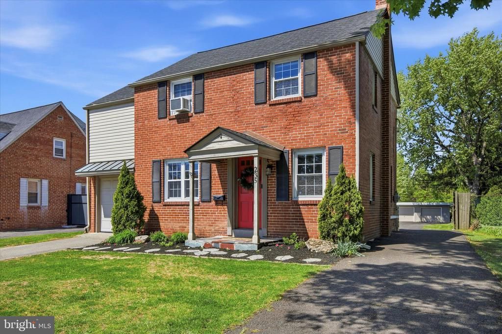235 W KING STREET , POTTSTOWN, PA 19464