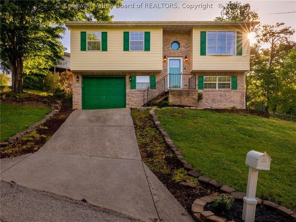 11 Poplar Hills Road, Hurricane, WV 25526