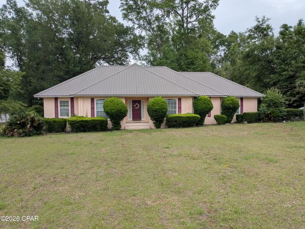 4710 The Oaks Drive , Marianna, FL 32446