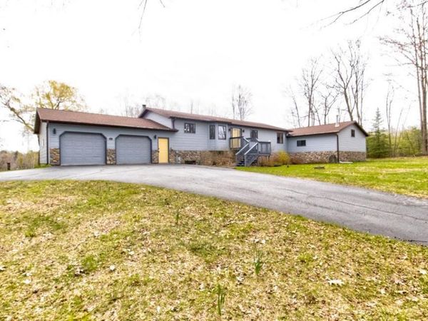 W1724 RIVER OAKS DRIVE, Marinette, WI 54143
