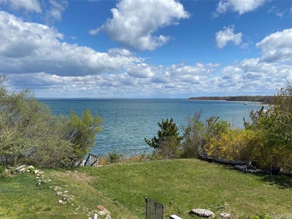 100 Sound Drive , Greenport, NY 11944