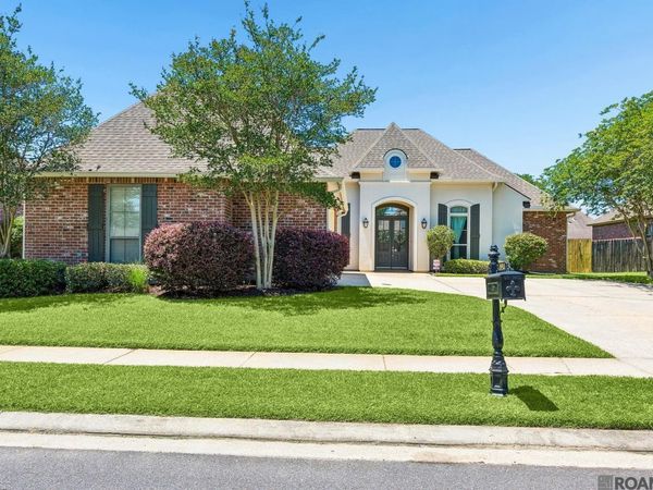 8910 Glenfield Dr, Saint George, LA 70809