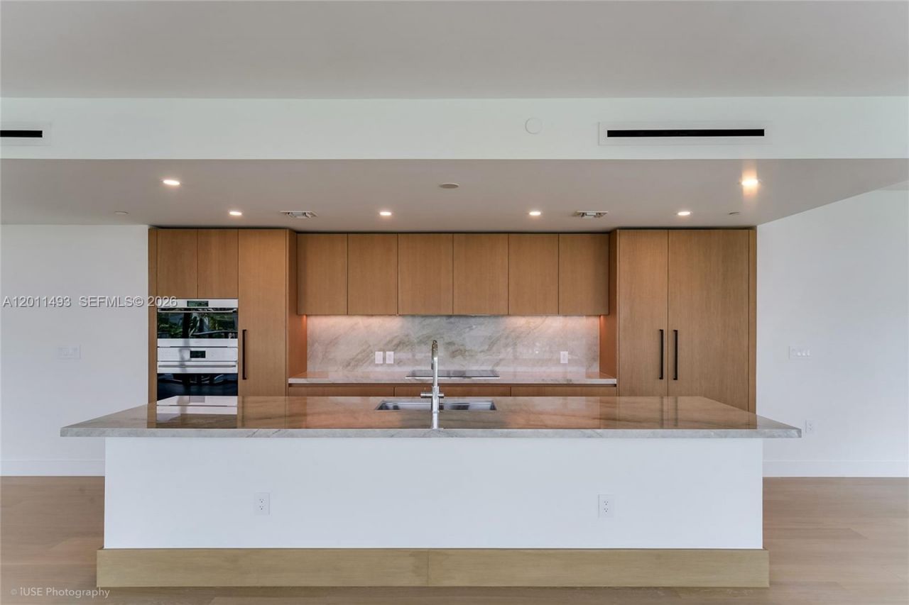 1177 Kane Concourse, Unit 405, Bay Harbor Islands, FL 33154 Photo