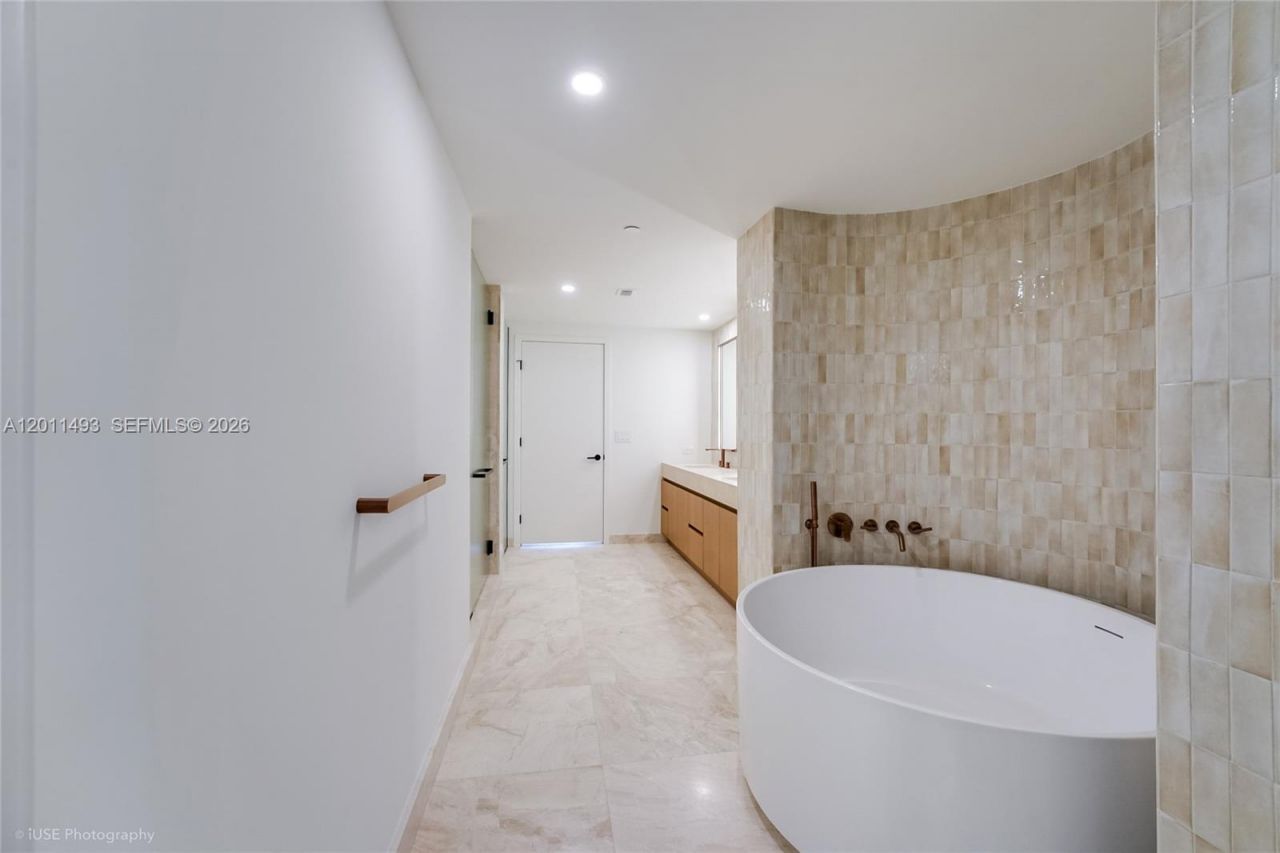 1177 Kane Concourse, Unit 405, Bay Harbor Islands, FL 33154 Photo