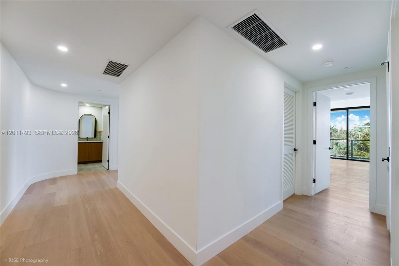 1177 Kane Concourse, Unit 405, Bay Harbor Islands, FL 33154 Photo
