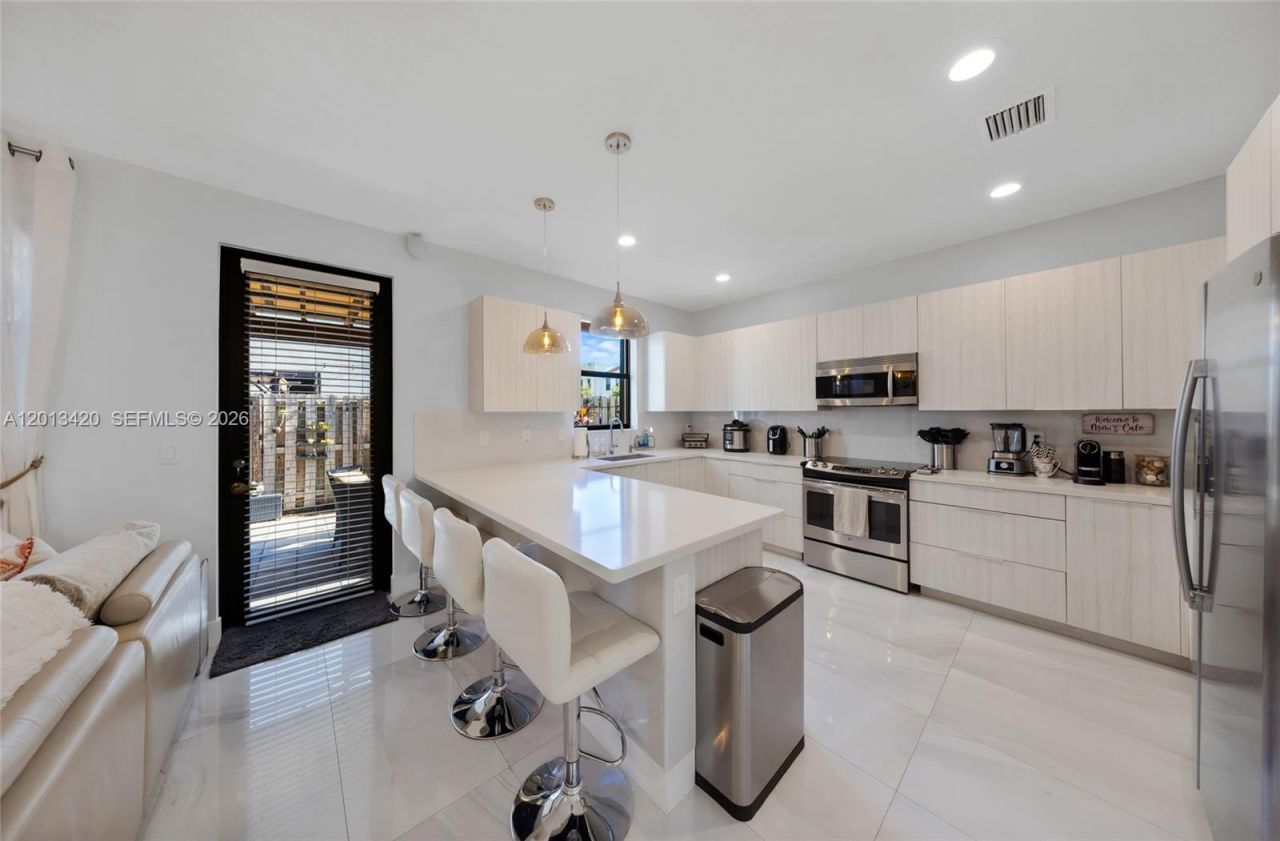 10515 NW 78th Ter, Doral, FL 33178 Photo
