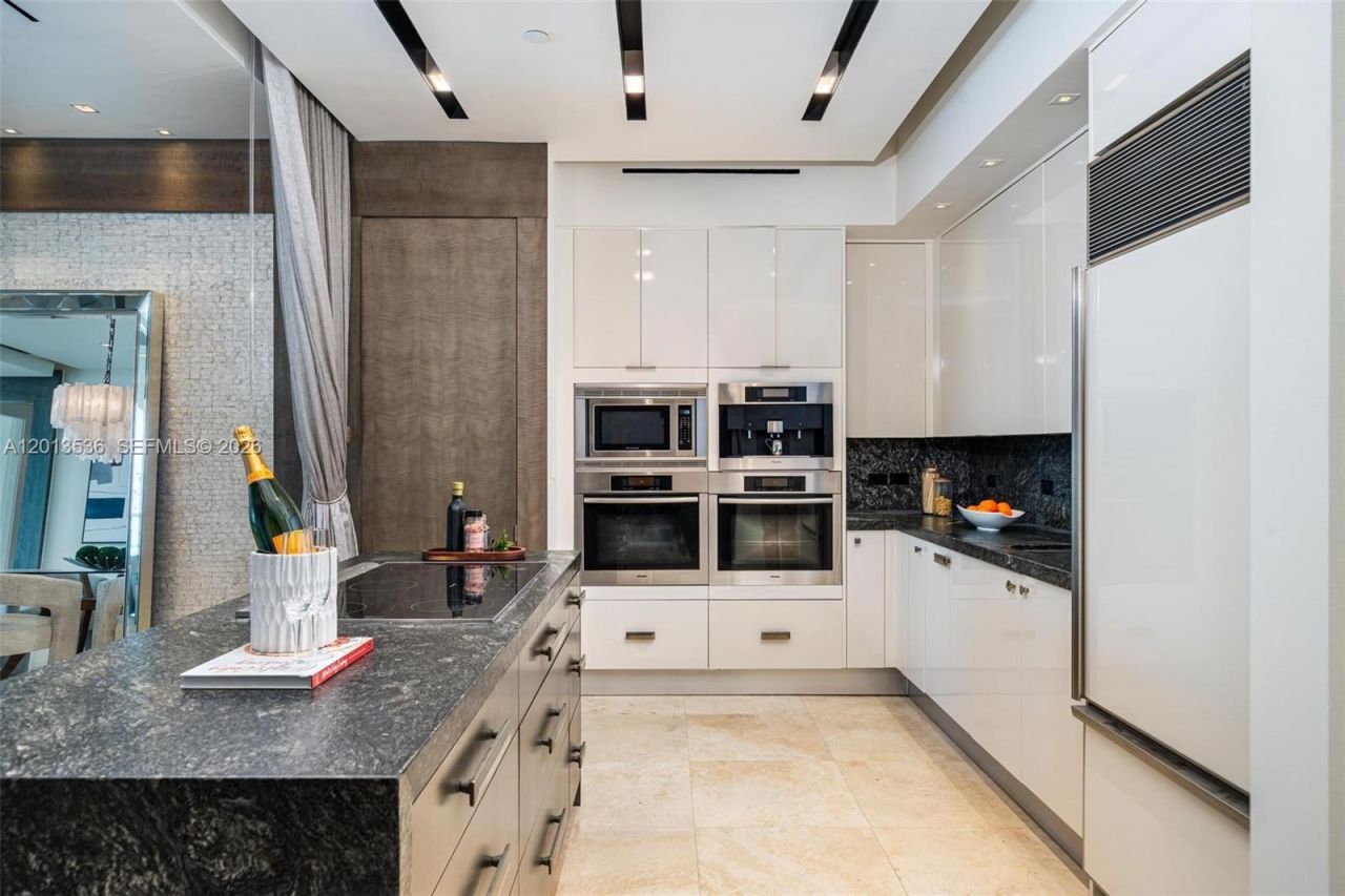 6799 Collins Ave , Unit 205, Miami Beach, FL 33141 Photo