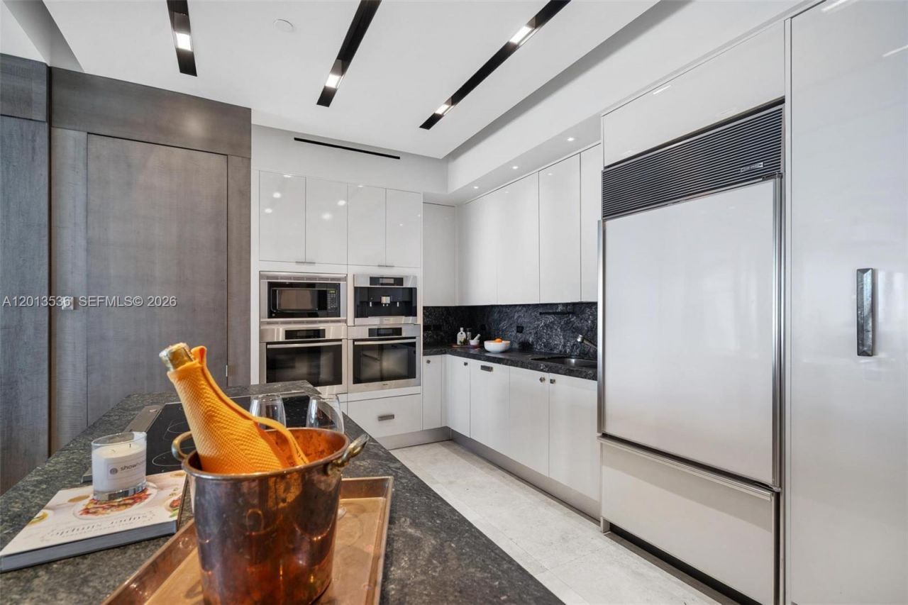 6799 Collins Ave, Unit 205, Miami Beach, FL 33141 Photo