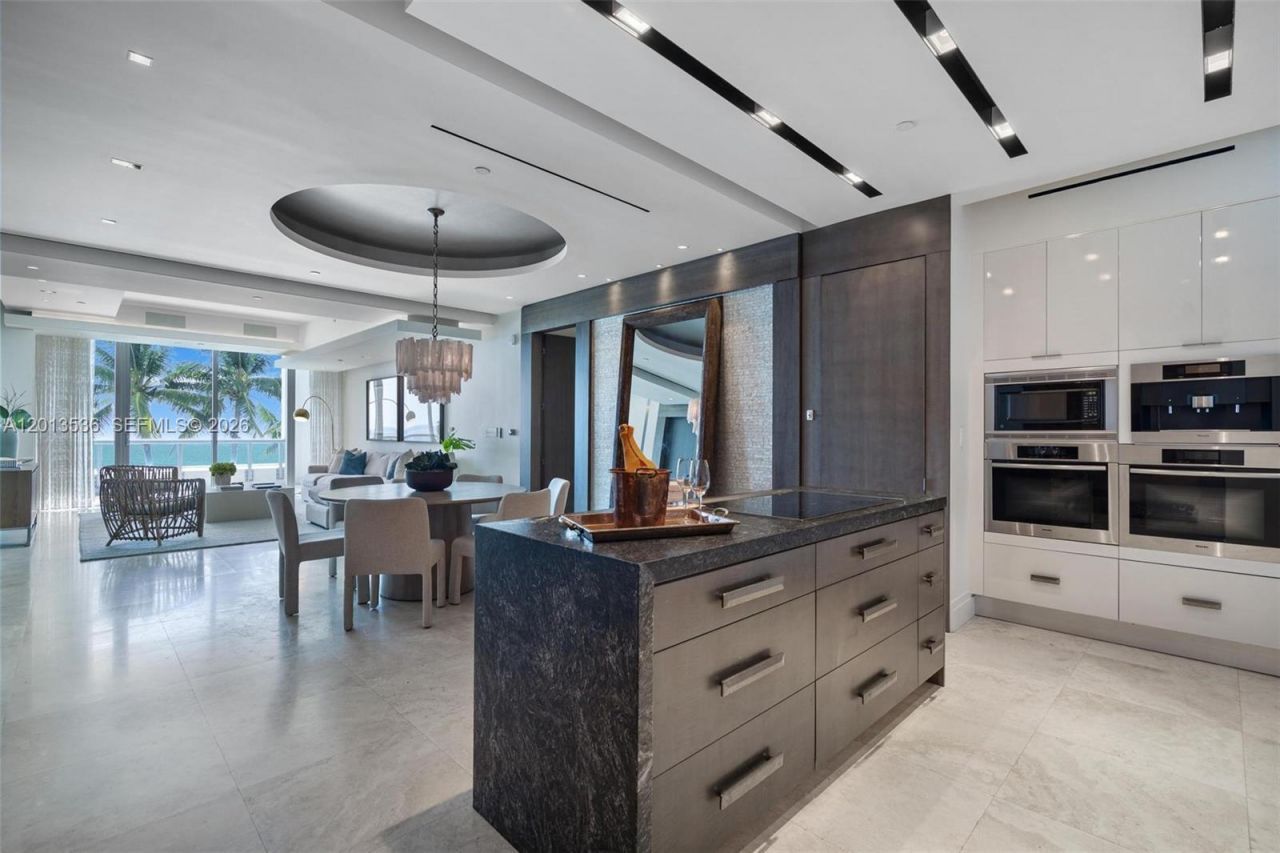 6799 Collins Ave, Unit 205, Miami Beach, FL 33141 Photo