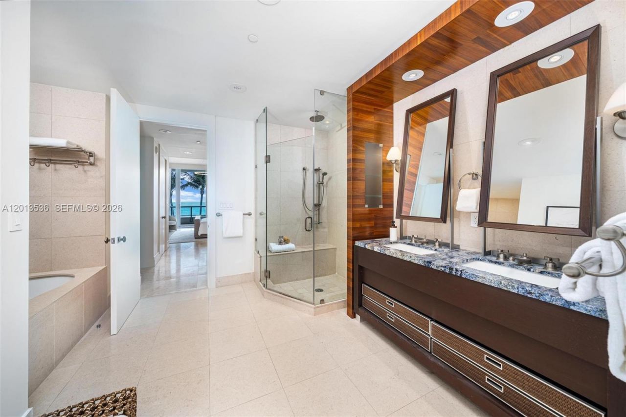 6799 Collins Ave , Unit 205, Miami Beach, FL 33141 Photo