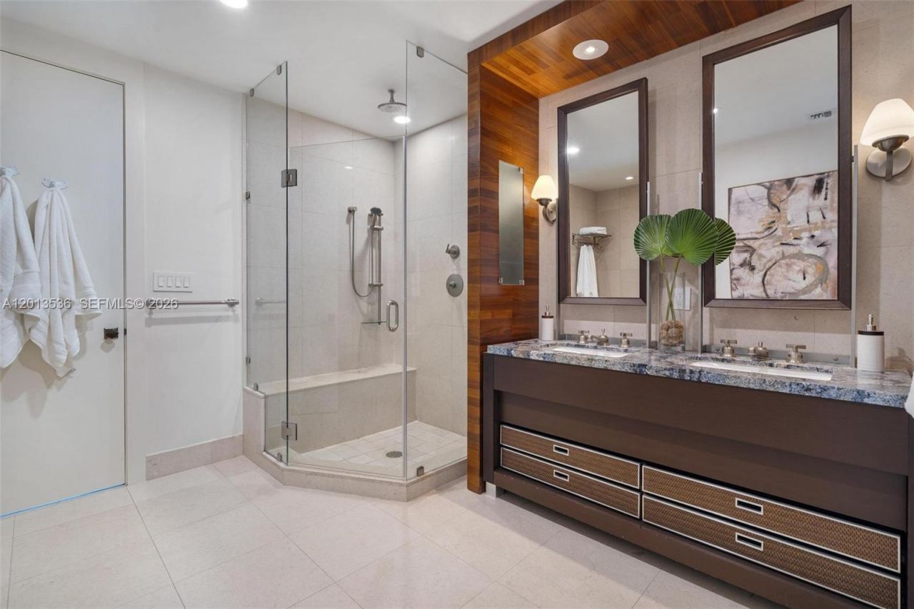 6799 Collins Ave, Unit 205, Miami Beach, FL 33141 Photo