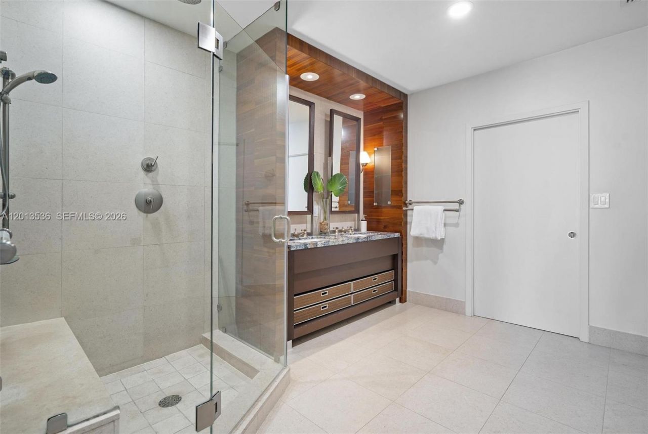 6799 Collins Ave, Unit 205, Miami Beach, FL 33141 Photo