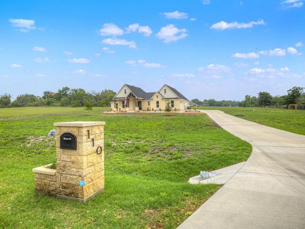 110 LAKE VILLAGE RD RD, Seguin, TX 78155