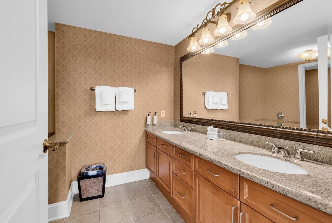 8121 Amalfi Pl. Photo 13