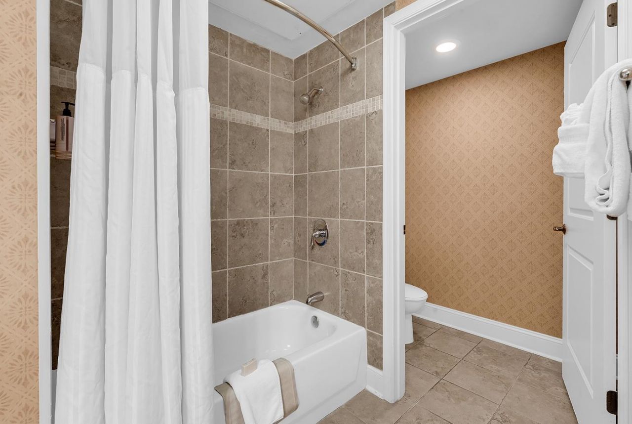 8121 Amalfi Pl. Photo 17