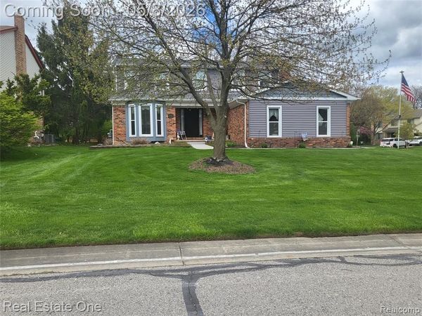 2760 Winter Park Road, Rochester Hills, MI 48309