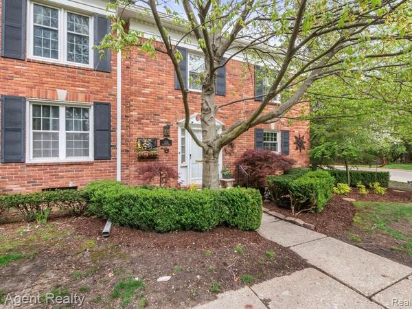 1200 Trailwood Path, Bloomfield Hills, MI 48301