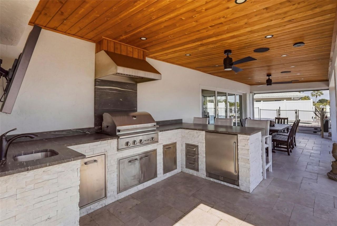 1024 44th Avenue Ne, Saint Petersburg, FL 33703 Photo