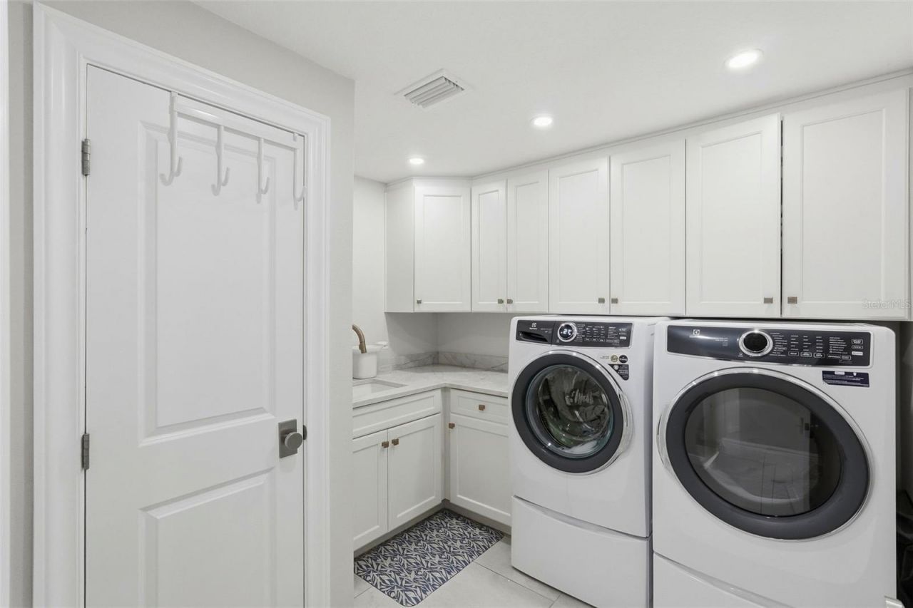1024 44th Avenue Ne, Saint Petersburg, FL 33703 Photo