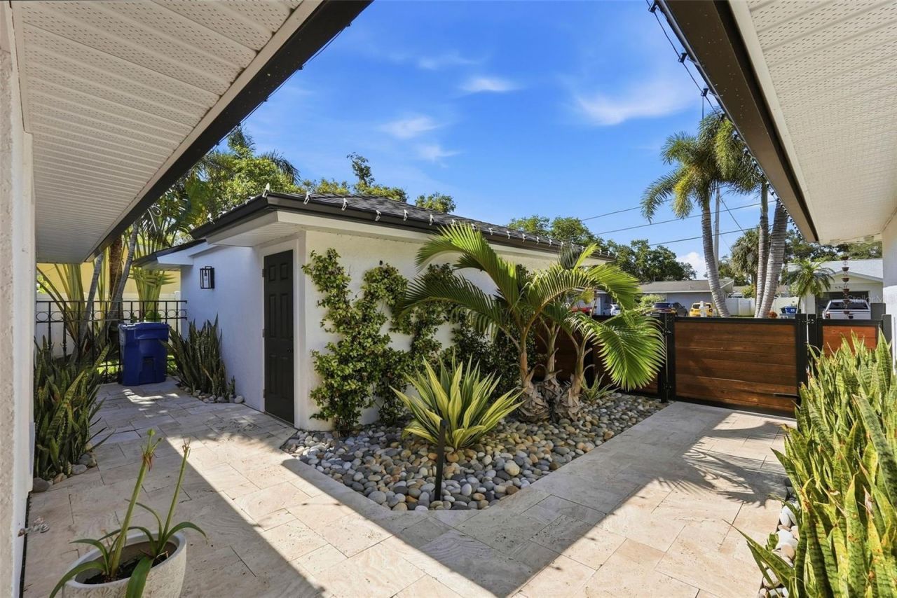 1024 44th Avenue Ne, Saint Petersburg, FL 33703 Photo