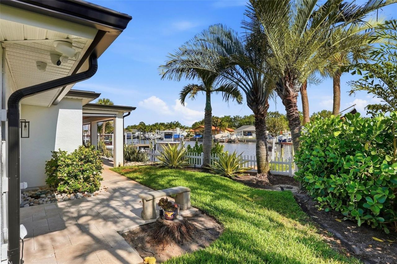 1024 44th Avenue Ne, Saint Petersburg, FL 33703 Photo