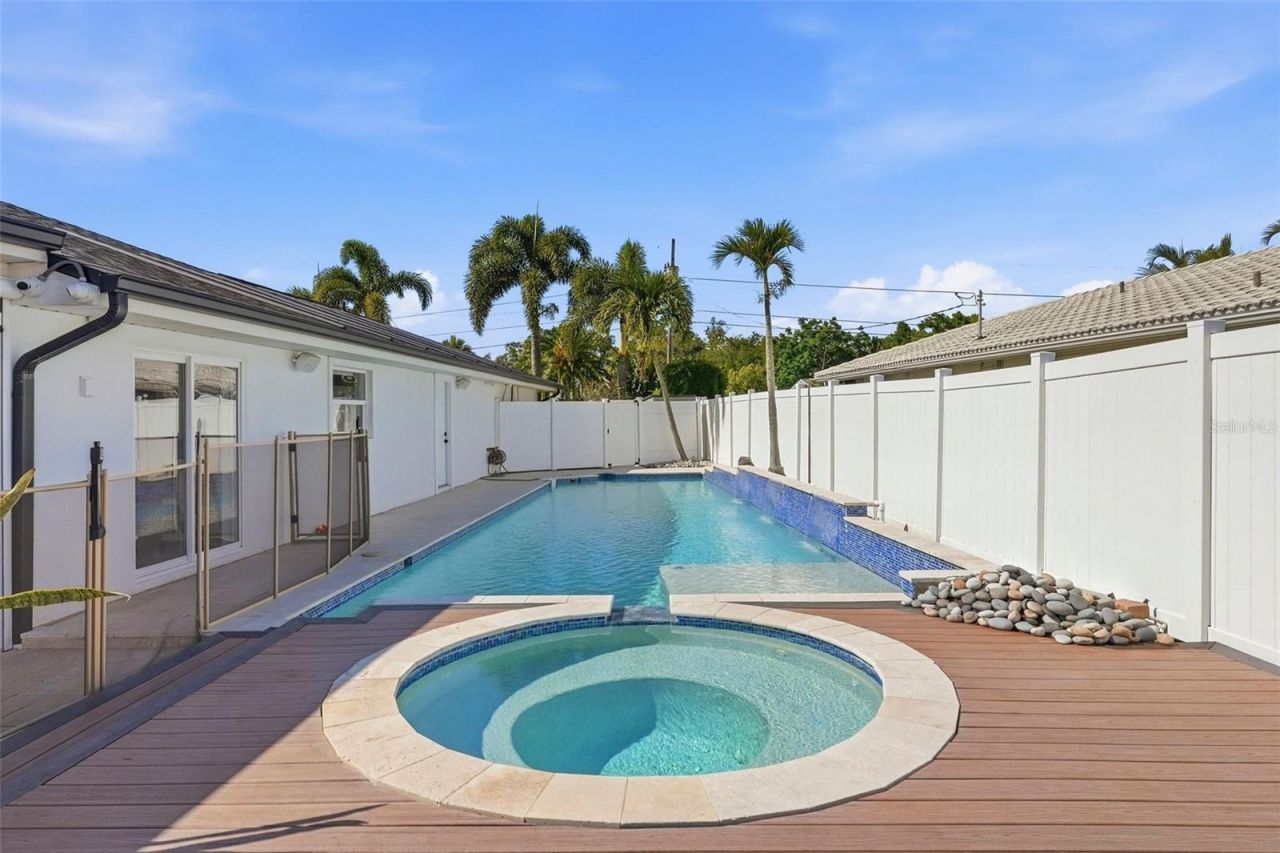 1024 44th Avenue Ne, Saint Petersburg, FL 33703 Photo