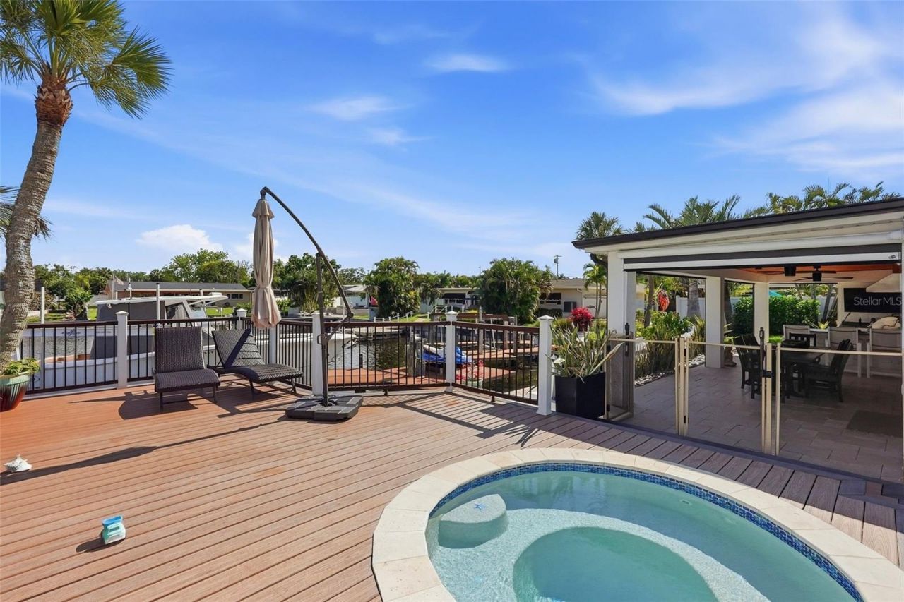 1024 44th Avenue Ne, Saint Petersburg, FL 33703 Photo