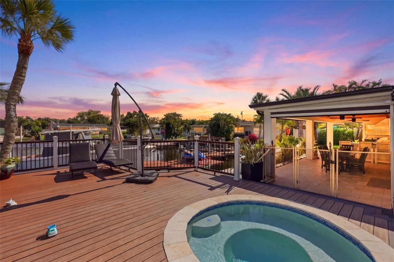 1024 44th Avenue Ne, Saint Petersburg, FL 33703 Photo