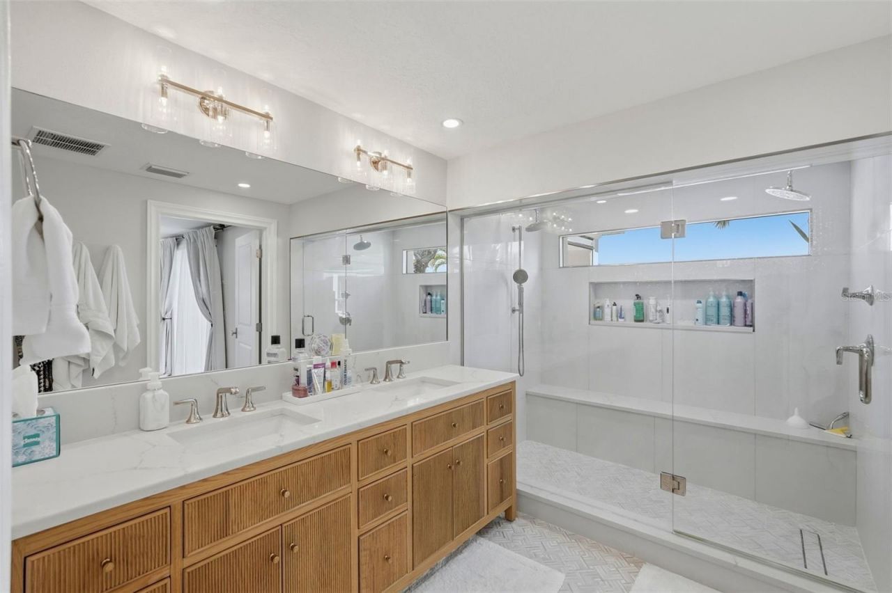 1024 44th Avenue Ne, Saint Petersburg, FL 33703 Photo