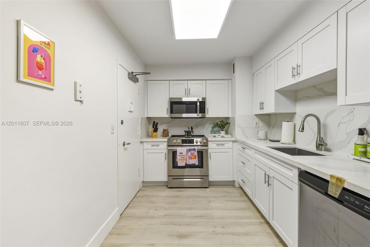 9195 Collins Ave , Unit 404, Surfside, FL 33154 Photo